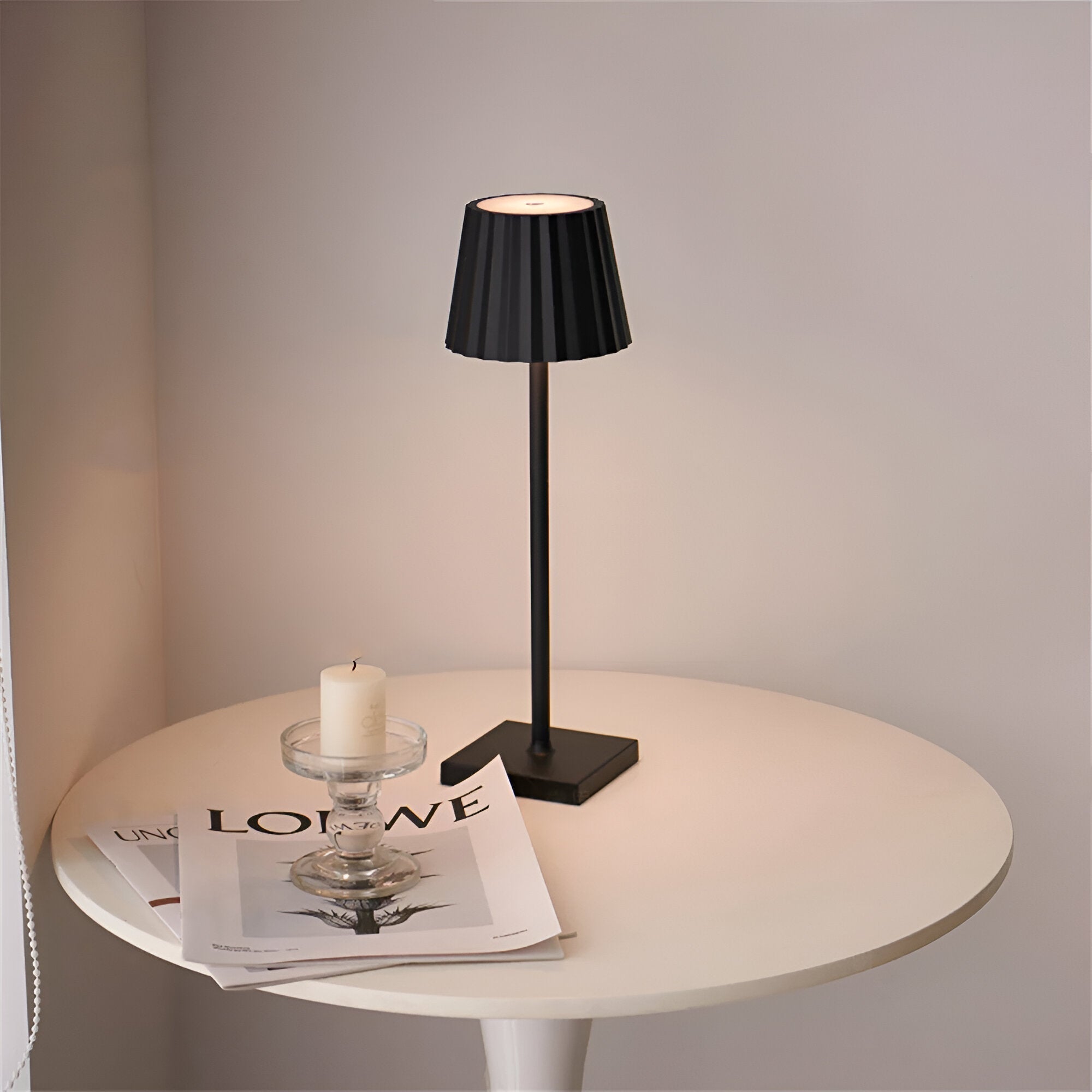 Drahtlose Tischlampe | Lampe für das Wohnzimmer | Moderne Tischleuchte mit Akku | VelaLume