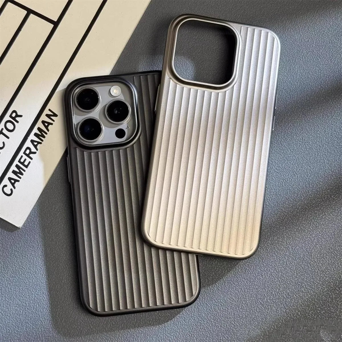 Stoßfeste Slim Metall-Look Handyhülle für iPhone