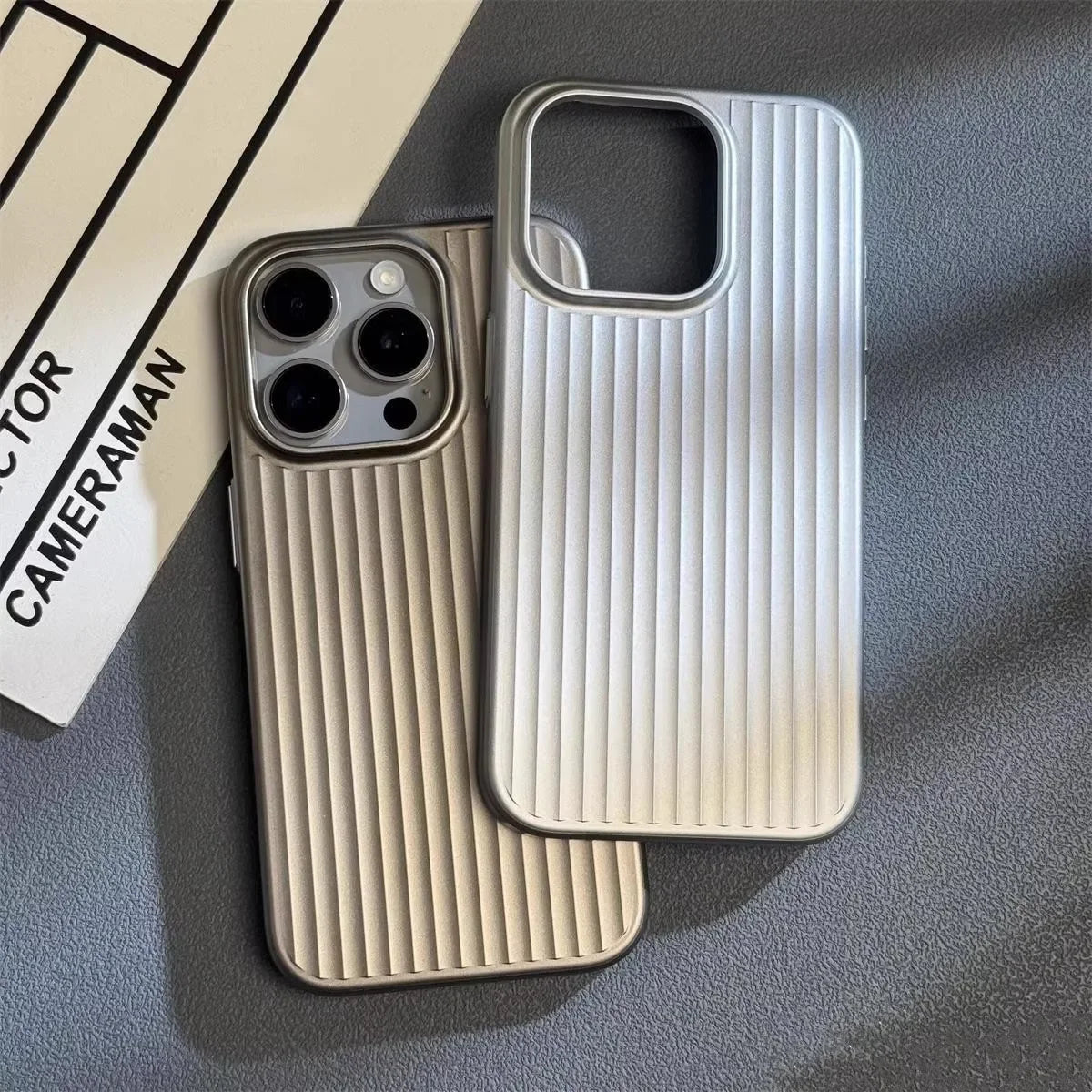 Stoßfeste Slim Metall-Look Handyhülle für iPhone