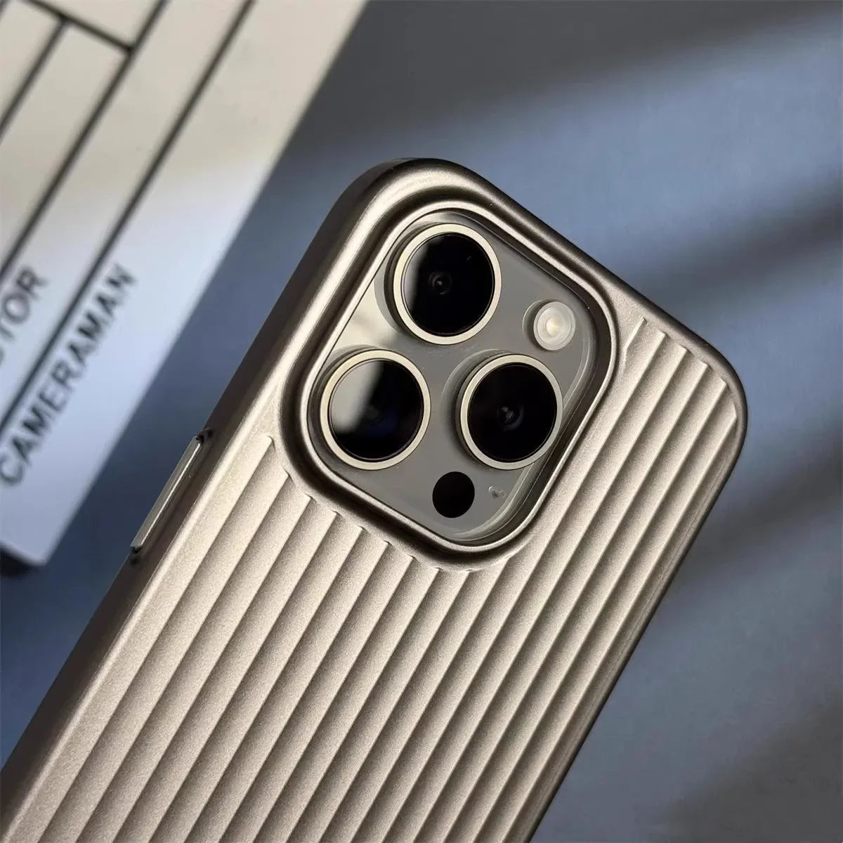 Stoßfeste Slim Metall-Look Handyhülle für iPhone