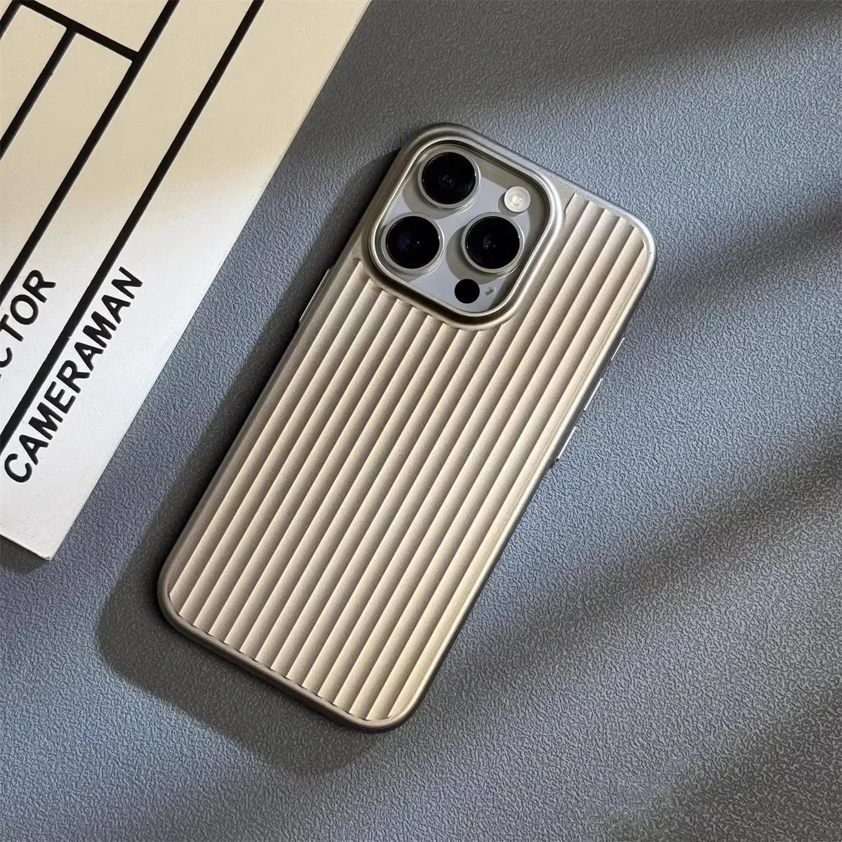 Stoßfeste Slim Metall-Look Handyhülle für iPhone