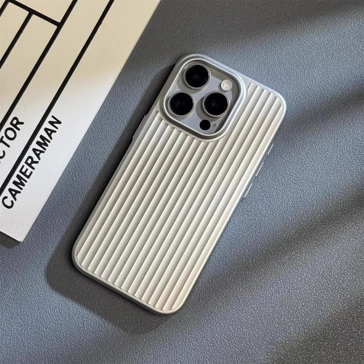 Stoßfeste Slim Metall-Look Handyhülle für iPhone